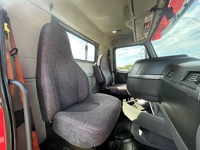 2022 Volvo VNR300