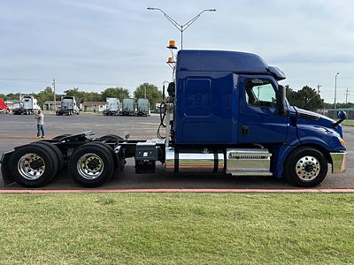 2020 Freightliner CA126