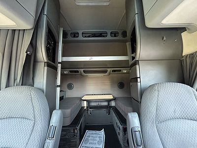 2022 Volvo VNL860