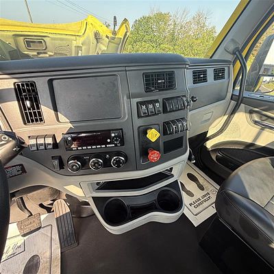 2023 Peterbilt 579