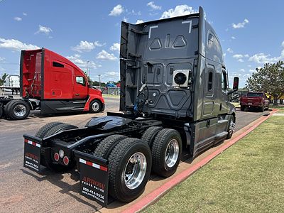 2022 Freightliner CA126
