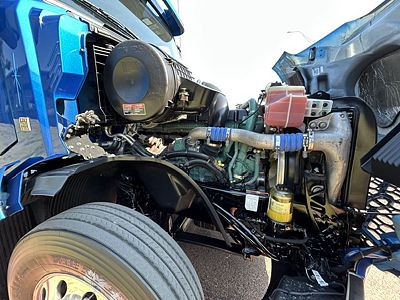 2022 Volvo VNL860