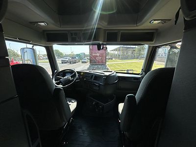 2022 Volvo VNL860