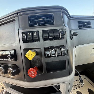 2023 Peterbilt 579