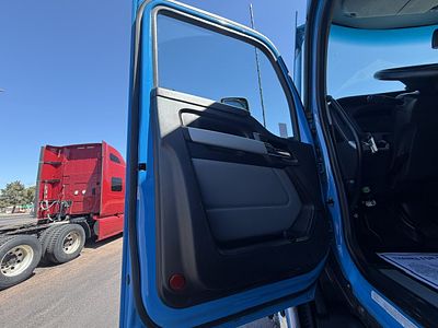 2023 Kenworth T680
