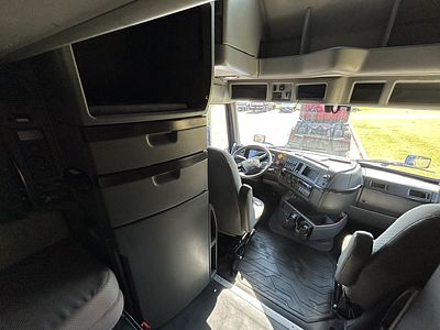 2022 Volvo VNL860