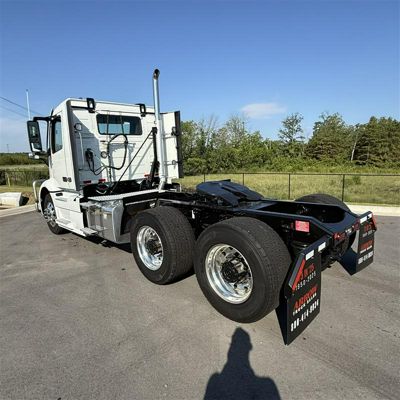 2023 Volvo VNR64T300