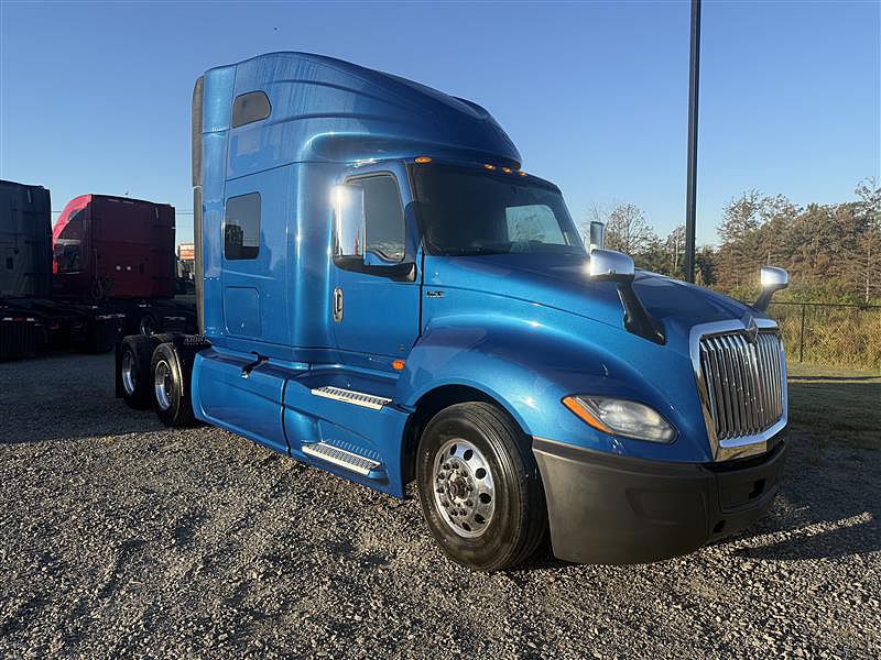 2022 International LT625