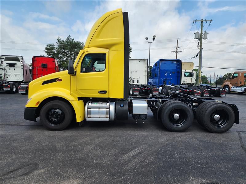 2023 Peterbilt 579