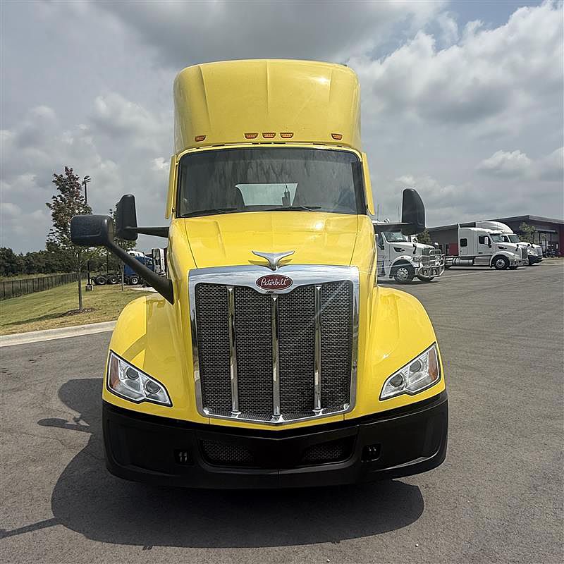 2023 Peterbilt 579