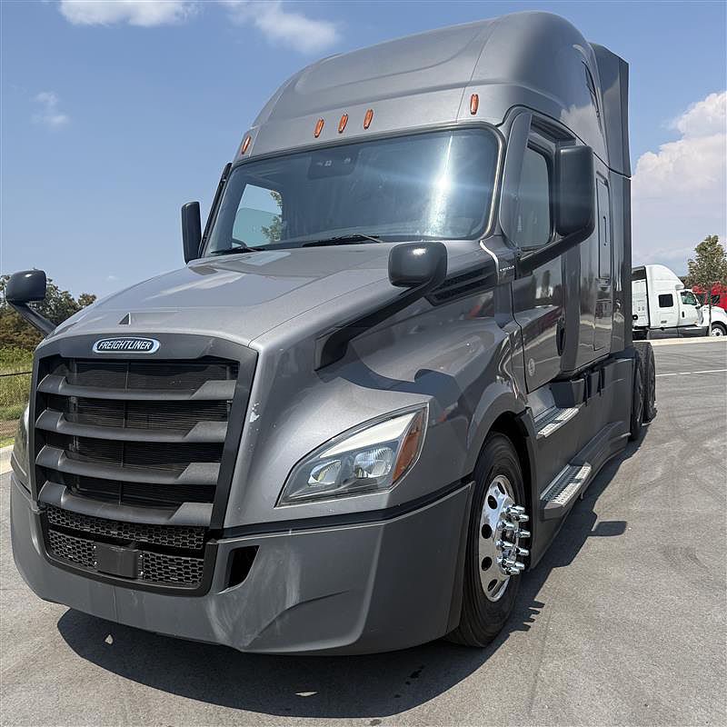 2022 Freightliner CA126