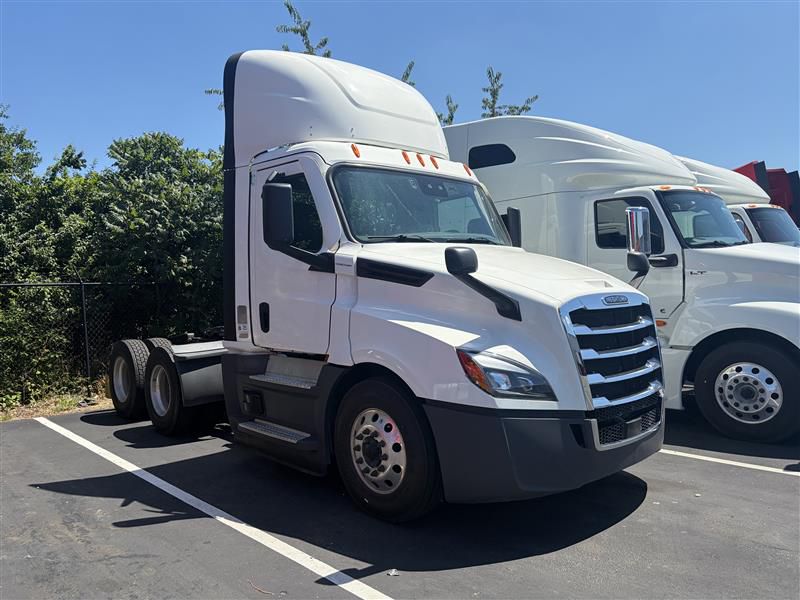 2022 Freightliner CA126