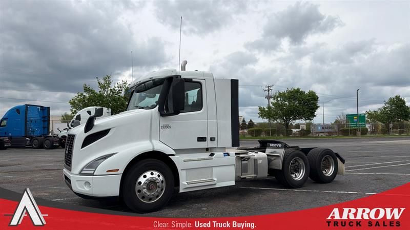 2023 Volvo VNR64T300