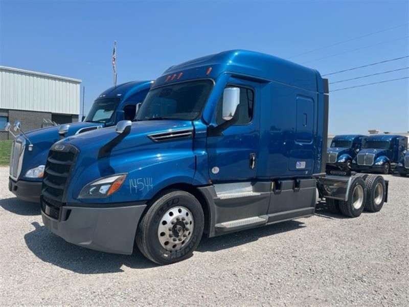 2021 Freightliner CA126
