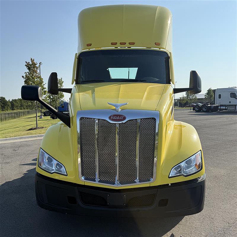 2023 Peterbilt 579