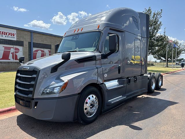 2022 Freightliner CA126