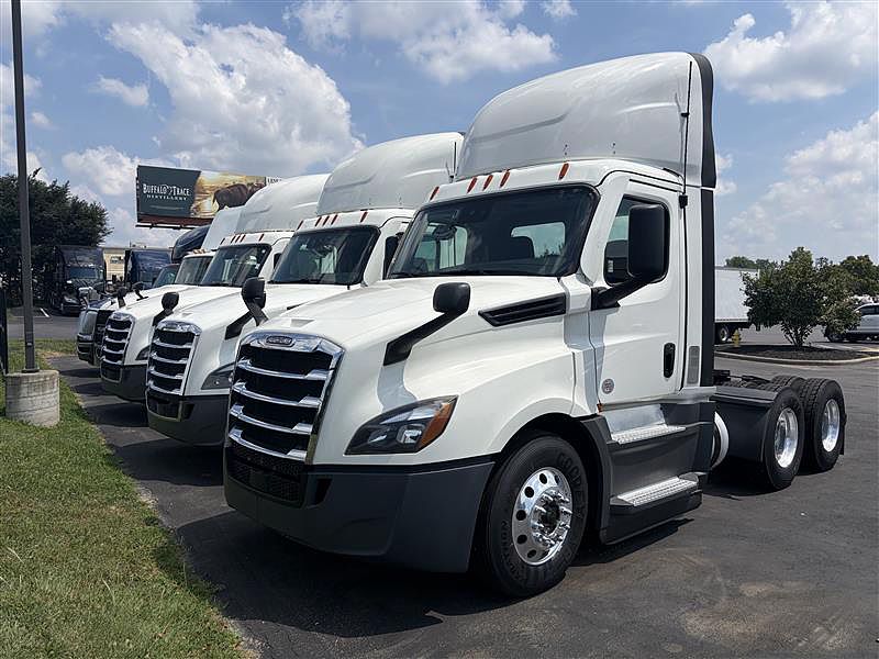2021 Freightliner CA126