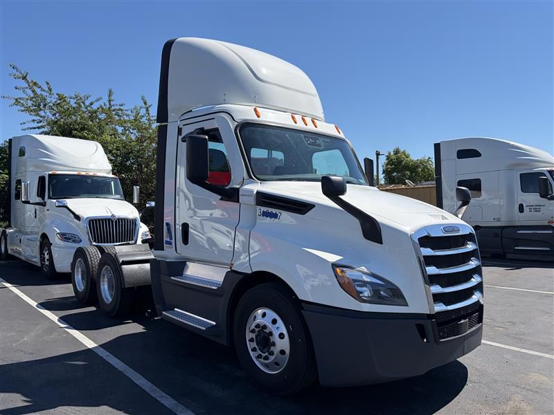 2021 Freightliner CA126
