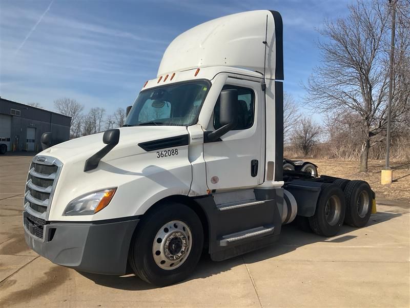 2021 Freightliner CA126