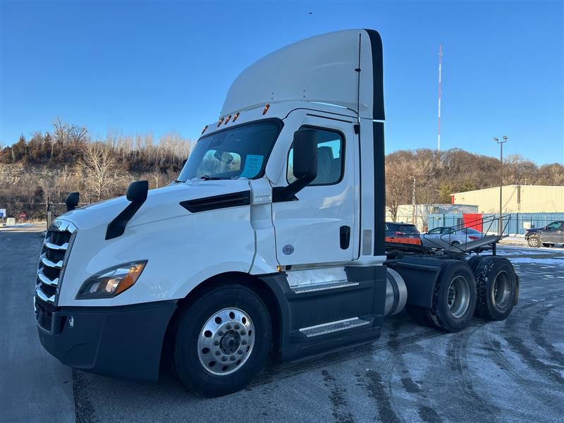 2021 Freightliner CA126