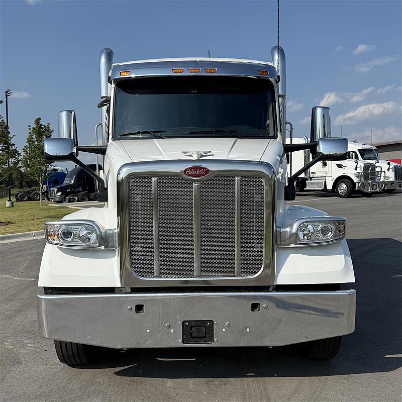 2023 Peterbilt 567