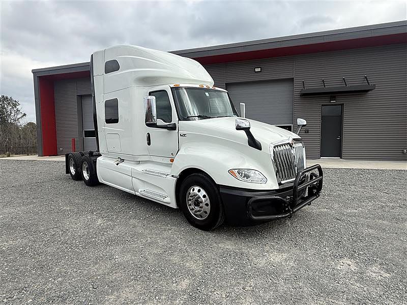 2022 International LT625