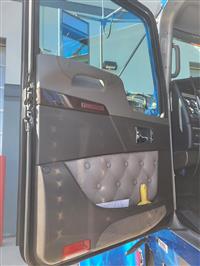 2023 Kenworth W900L 72