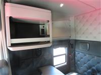 2022 Kenworth W990