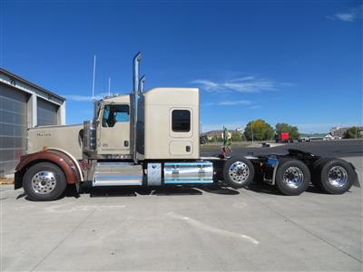 2027 Kenworth W900L 72