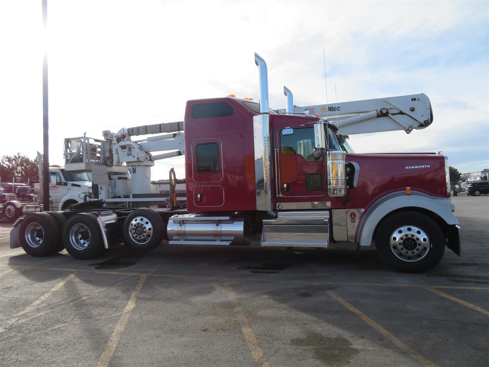 2025 Kenworth W900L