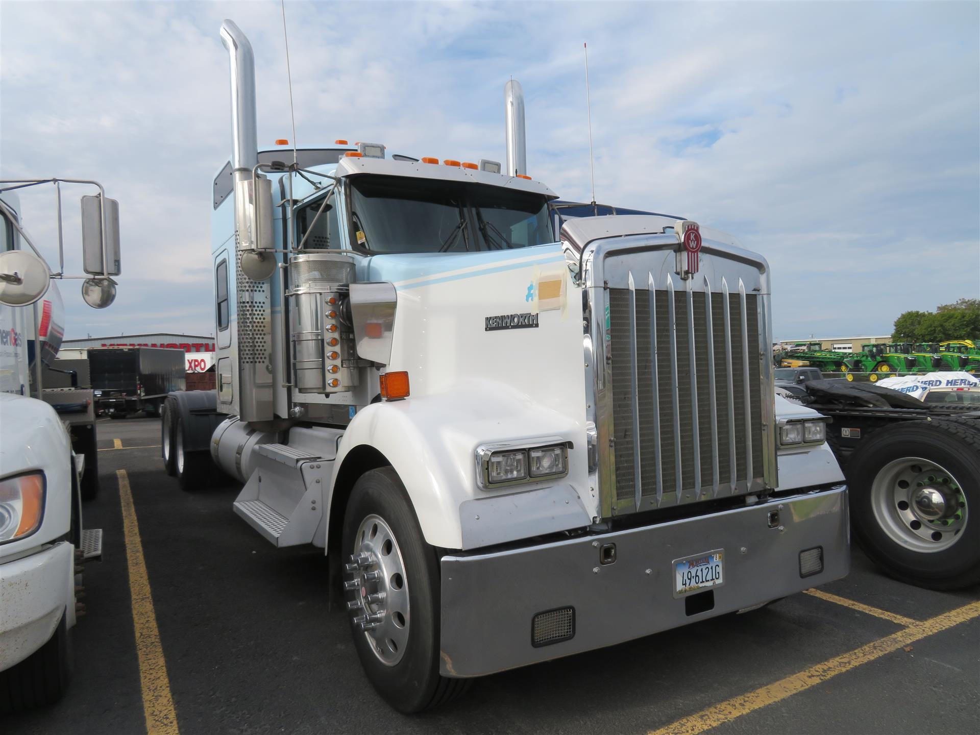 2016 Kenworth W900L 72