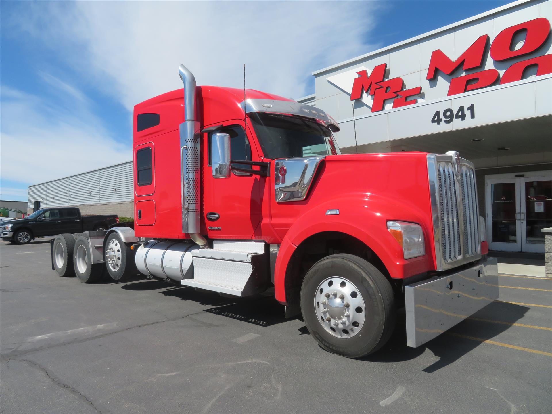 2023 Kenworth W990