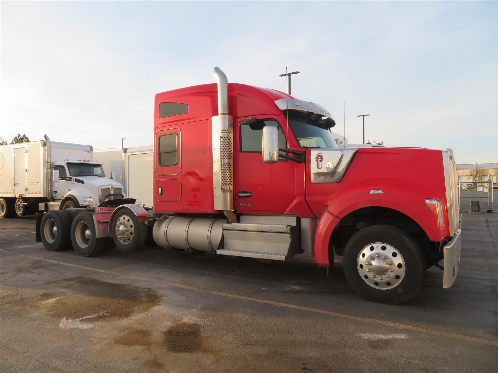 2023 Kenworth W990