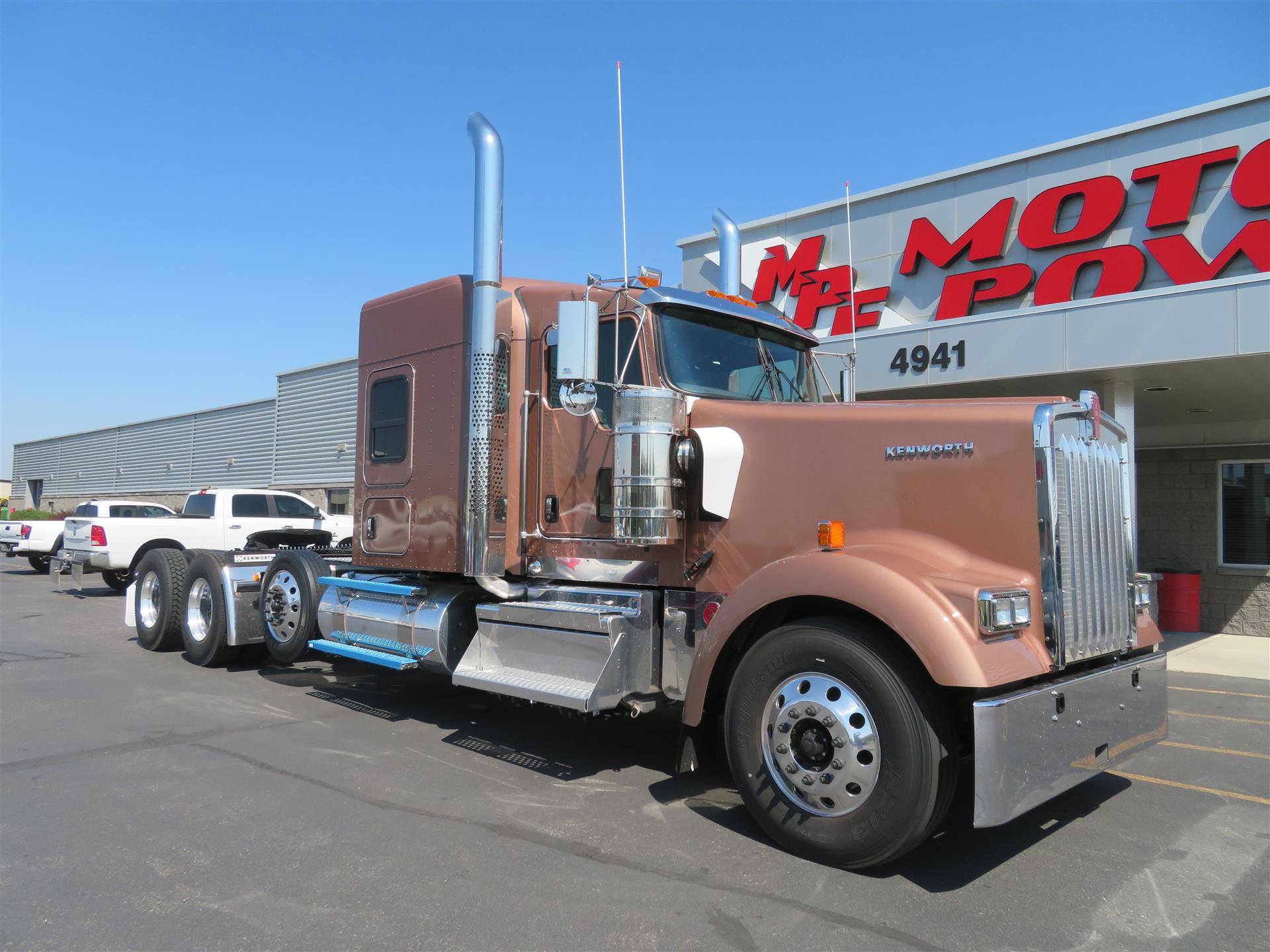2027 Kenworth W900L 72