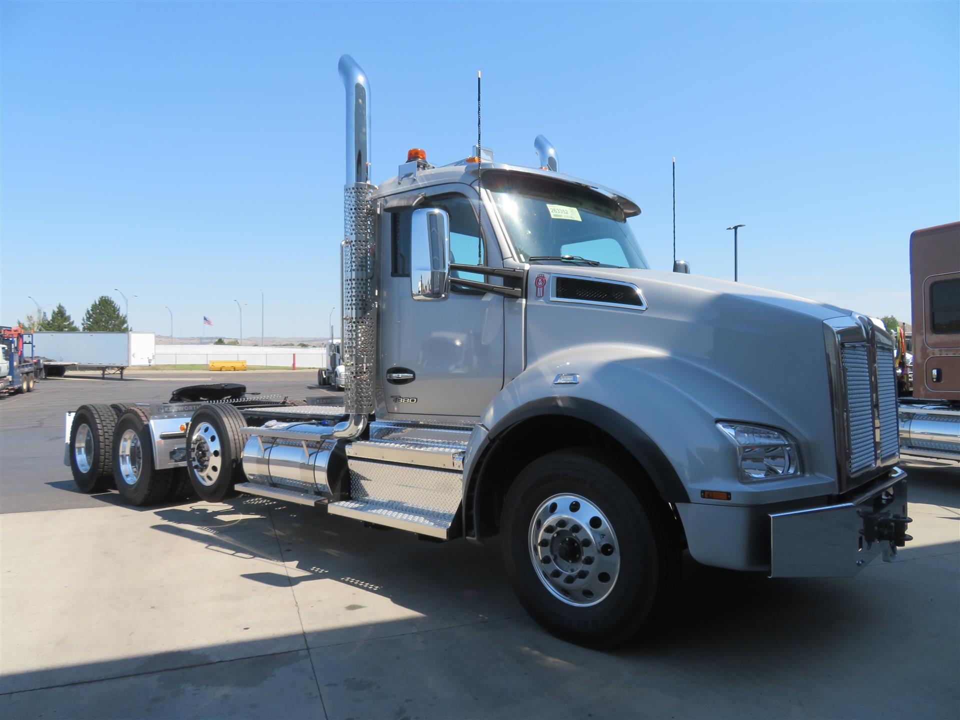 2027 Kenworth T880