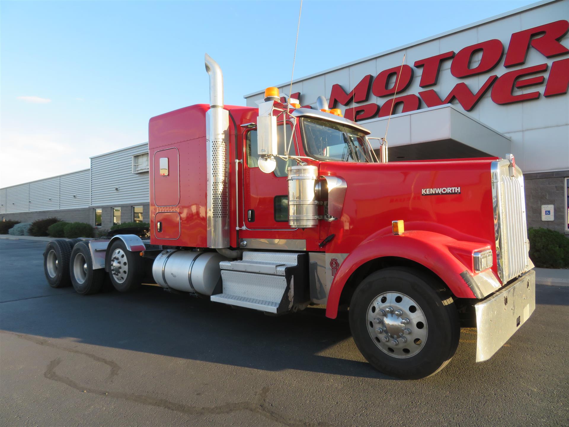 2022 Kenworth W900L