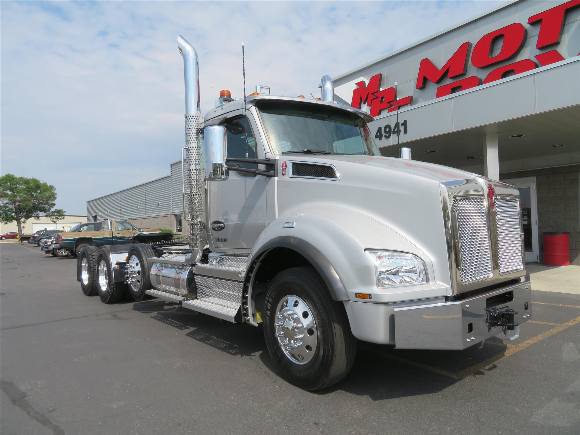2027 Kenworth T880