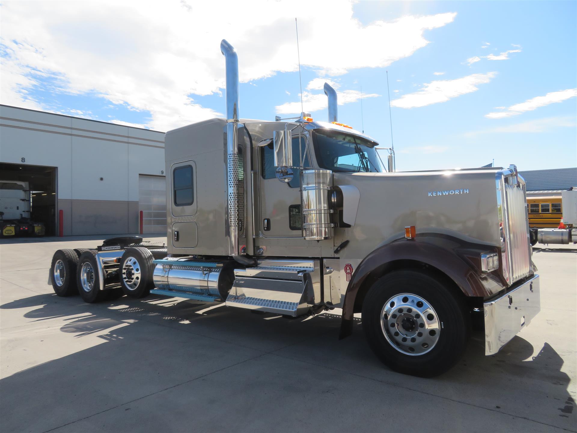2027 Kenworth W900L 72