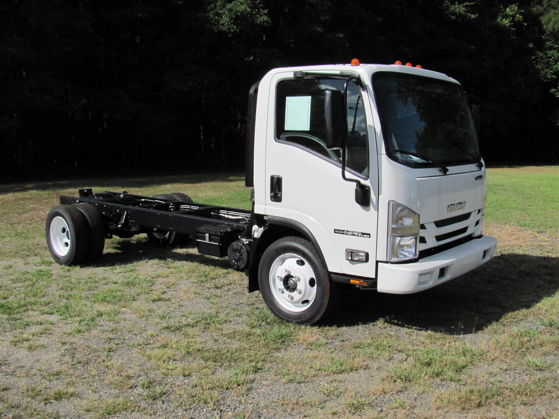 2017 ISUZU NPR 2017-isuzu-npr