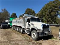 2013 Mack GU713