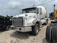 2015 Mack Granite GU813