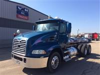 2010 Mack PINNACLE