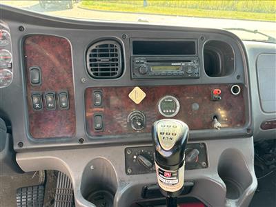 2013 Freightliner M2 106