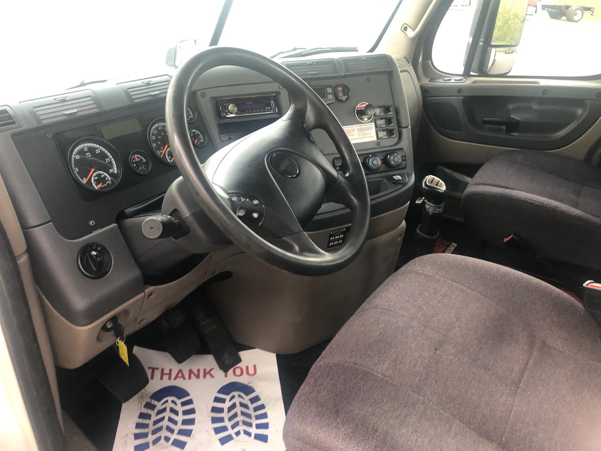 2014 Freightliner Cascadia - image 4