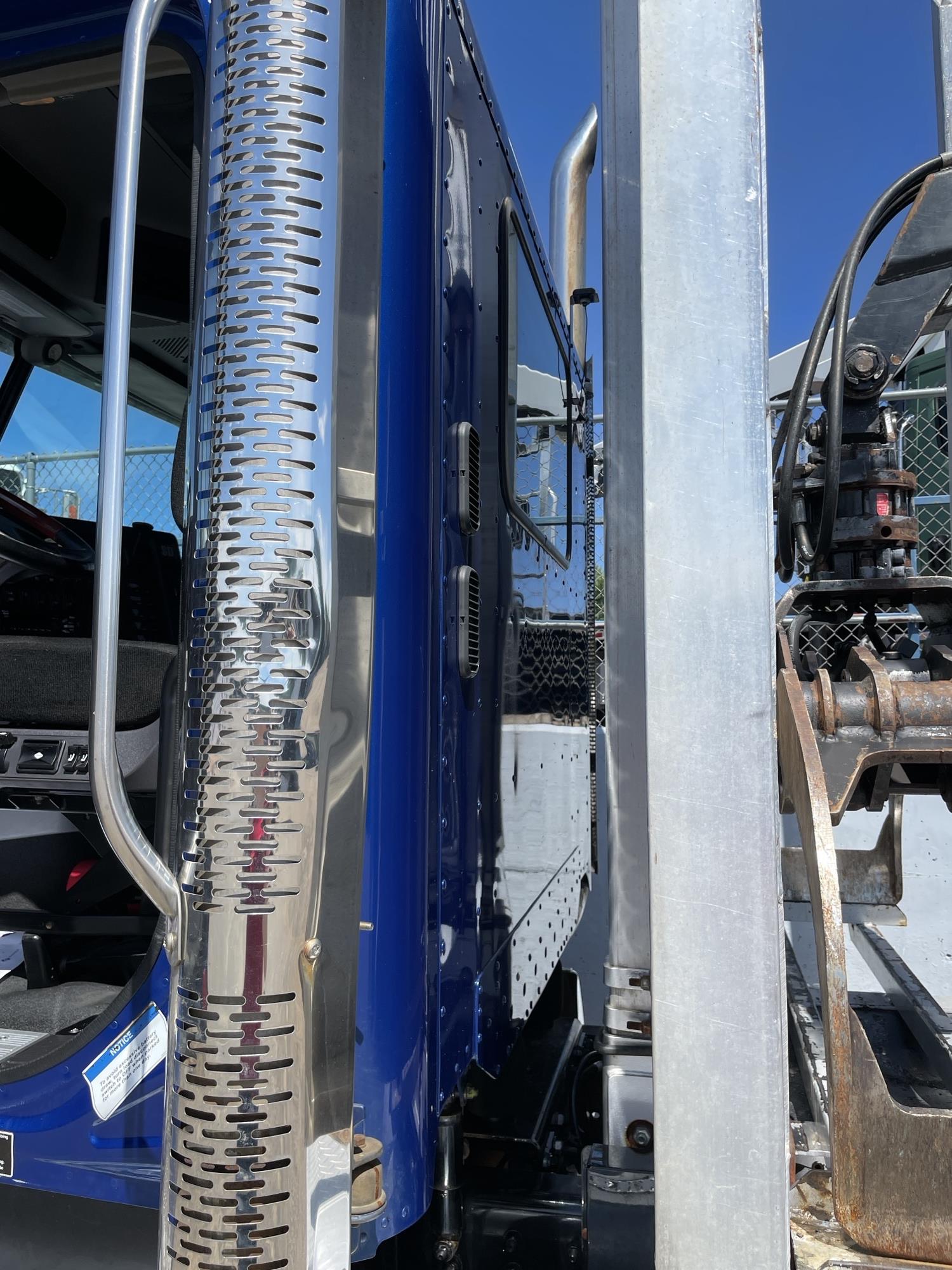 2019 Freightliner 122SD - image 9