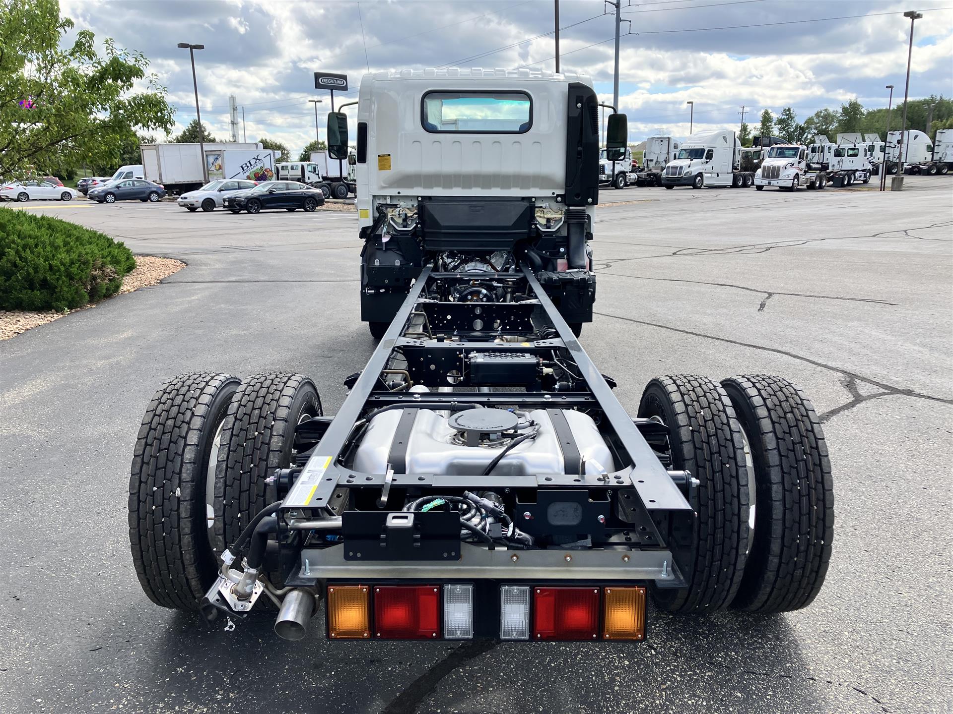 2025 Isuzu NRR - image 2