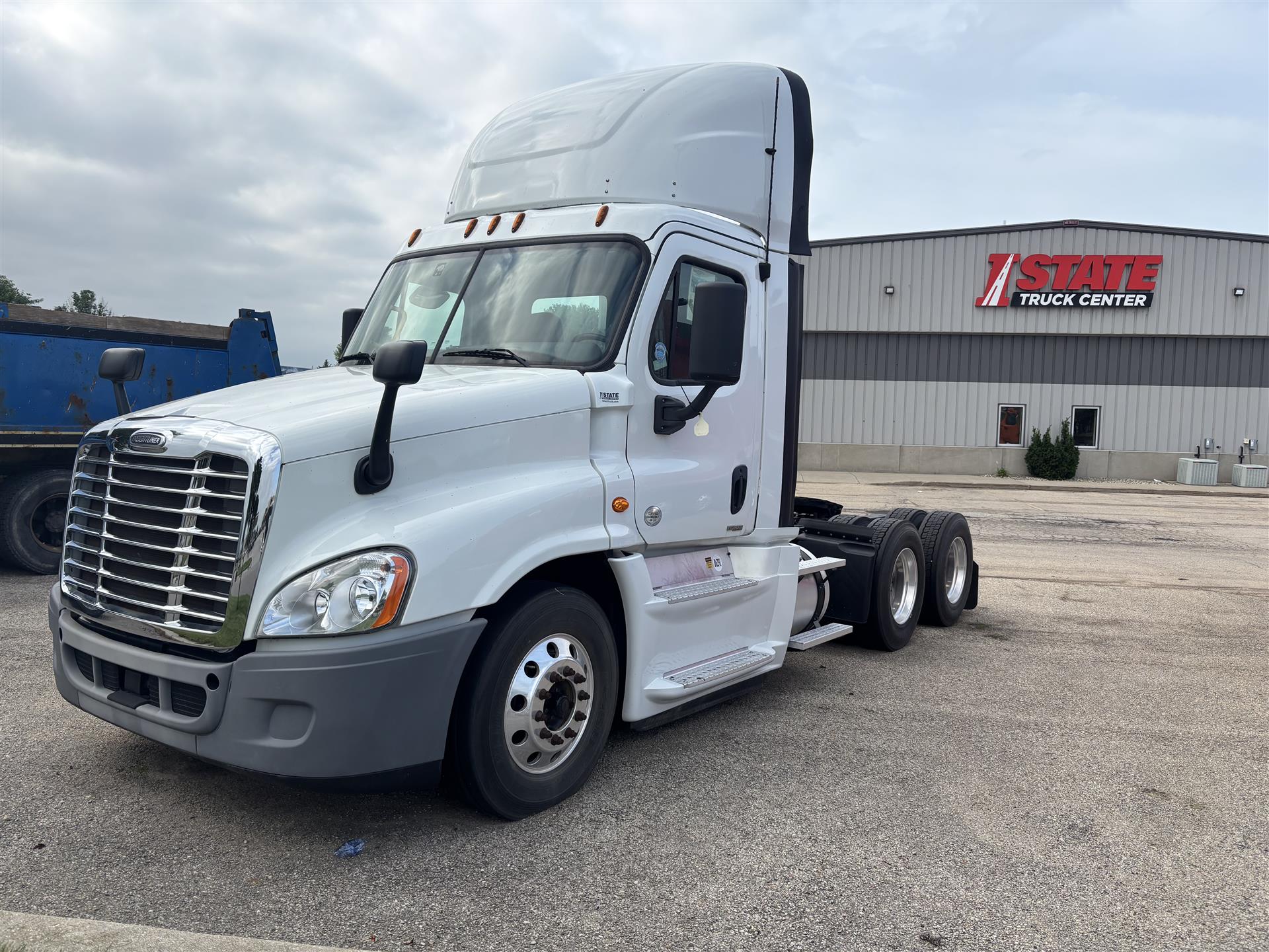 2017 Freightliner Cascadia - image 1