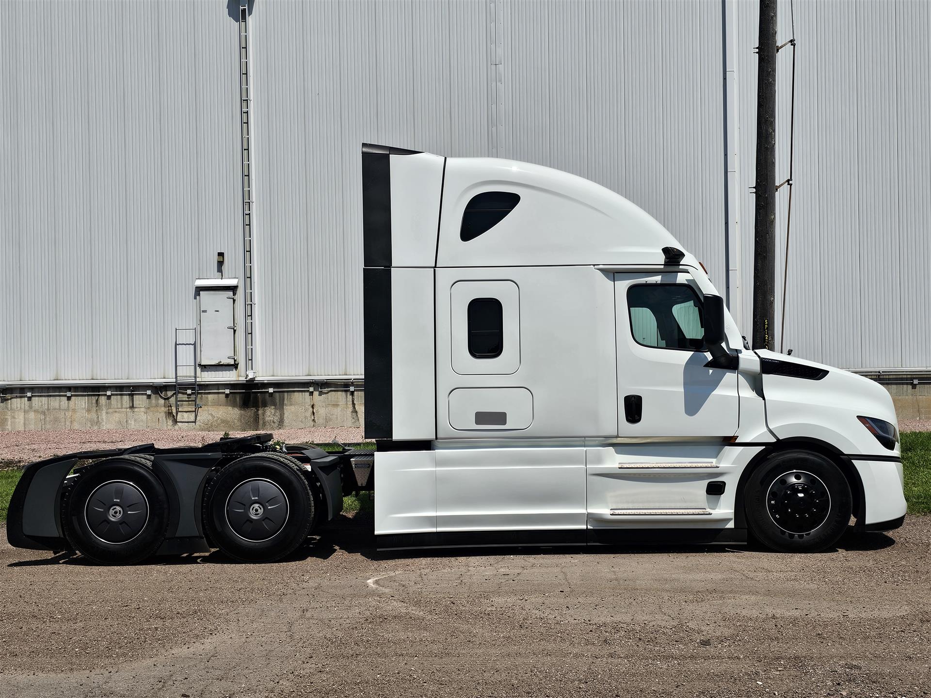 2026 Freightliner - image 2
