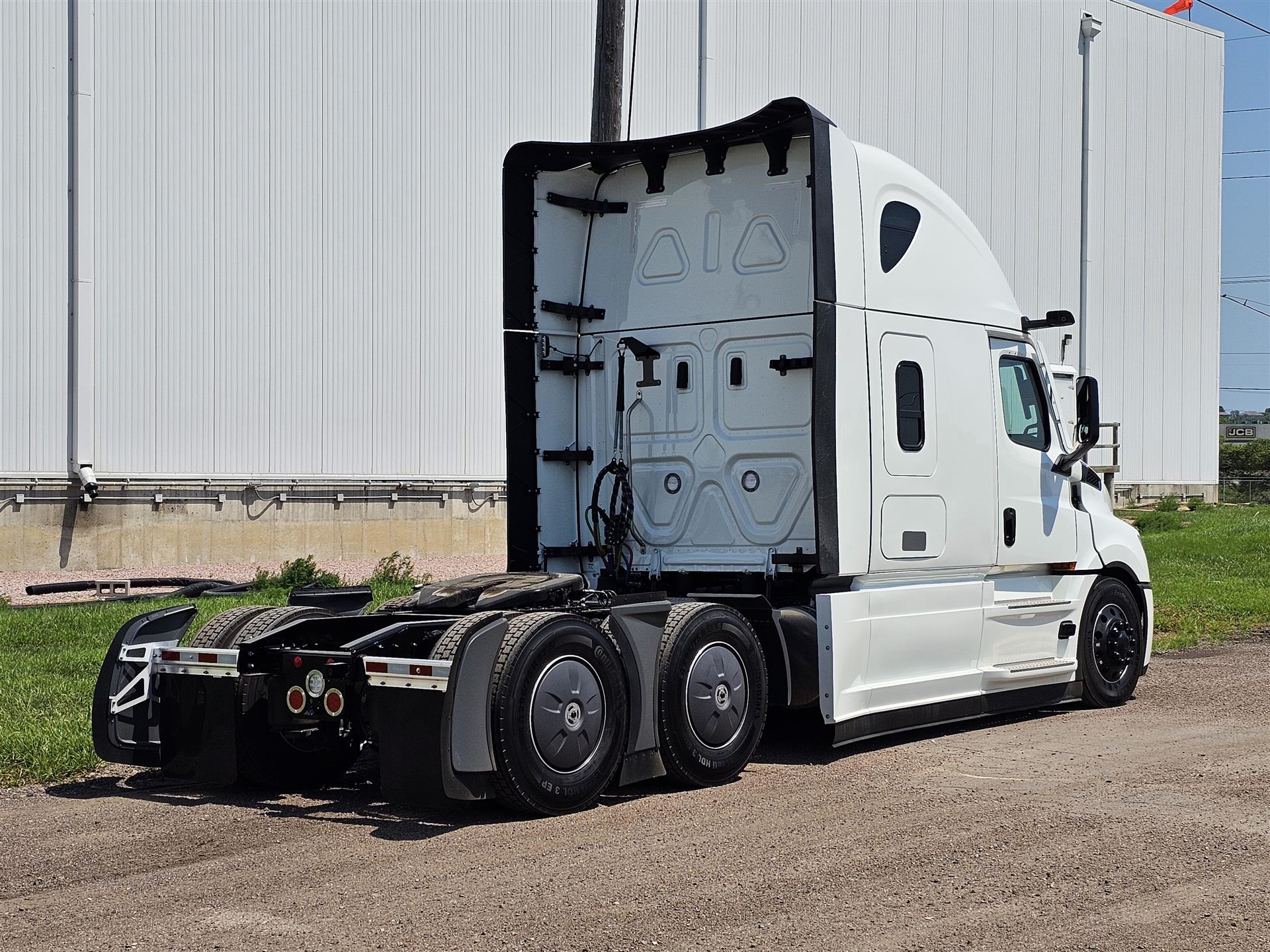 2026 Freightliner - image 3