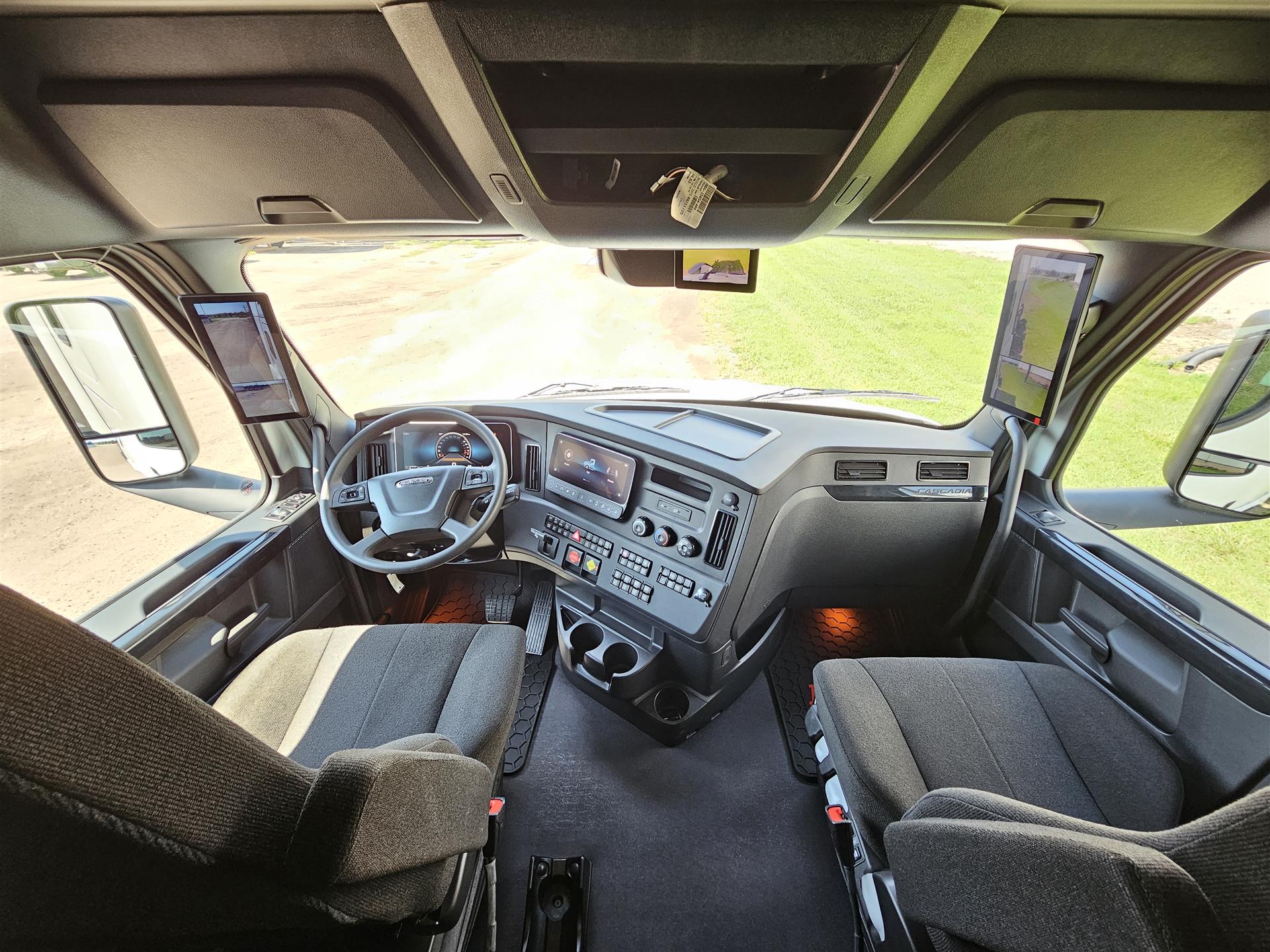 2026 Freightliner - image 10